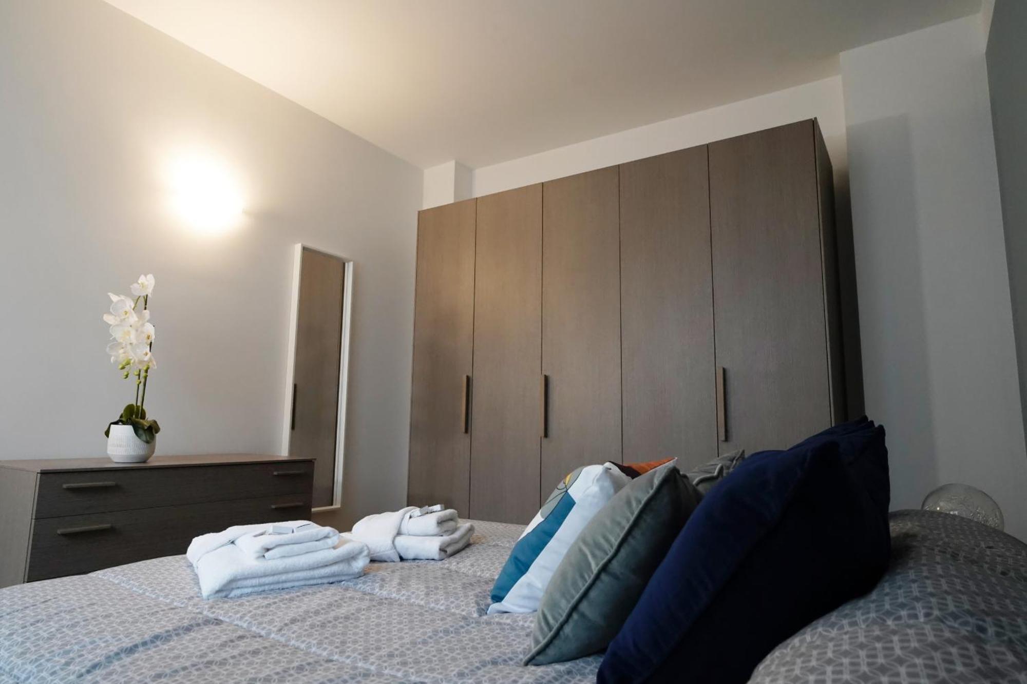 Rentopolis Apartments - Palazzo Candiani ミラノ エクステリア 写真